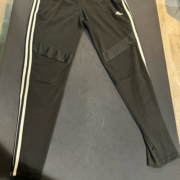Adidas Sport Pants - Performance and Comfort for Active Lifestyles - Picture 7 of 7